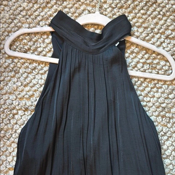Elegant Black Halter Dress - Picture 11 of 12
